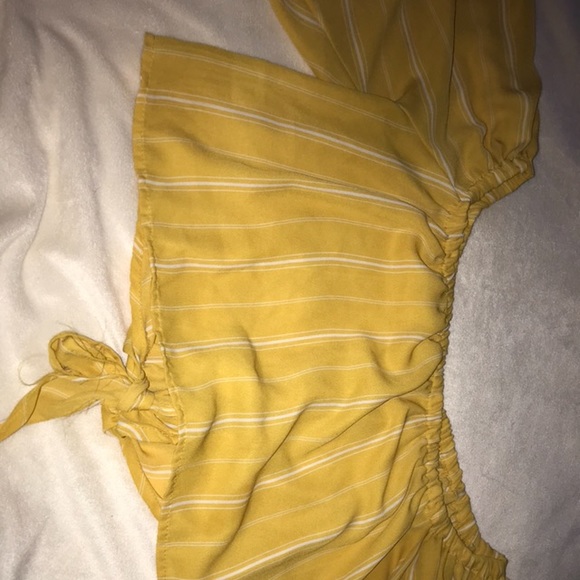 Cute yellow crop top - Picture 1 of 1